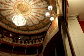 Plafond du théâtre depuis une loge