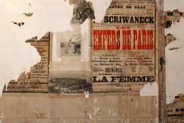 Restes d'anciennes affiches du théâtre