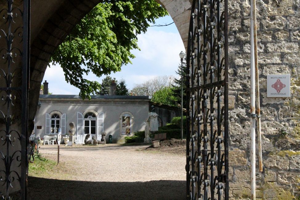 Entrée du musée-château par la tour