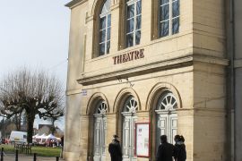 Entrée du théâtre rue Victor Hugo