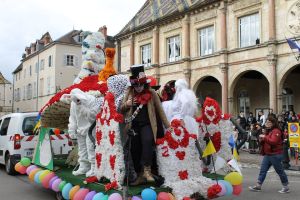 carnaval 2019 char d'Alice au pays des merveilles par Récréa'Gray 2.jpg