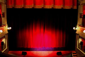 Rideau de la scène du théâtre.jpg