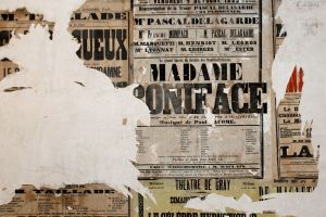 Restes d'anciennes affiches du théâtre 2.jpg