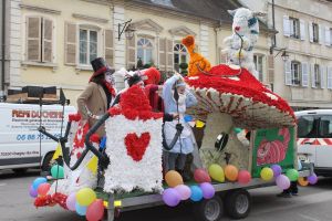carnaval 2019 char d'Alice au pays des merveilles par Récréa'Gray.jpg